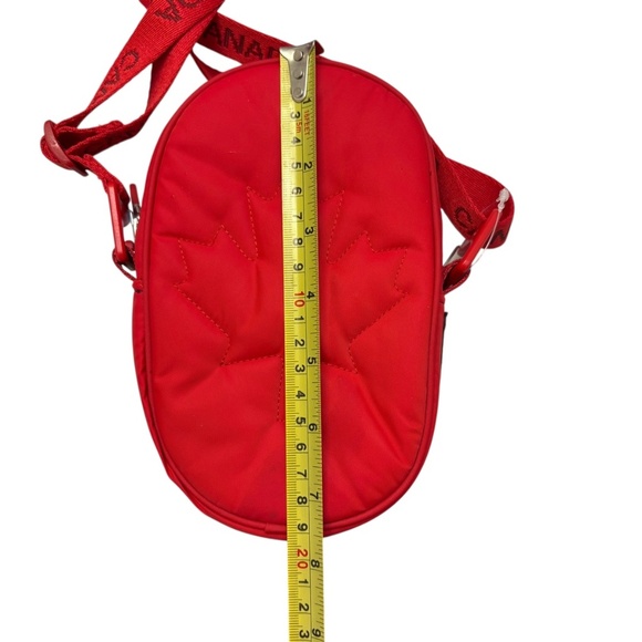 Lululemon team Canada future crossbody bag red - Picture 5 of 10